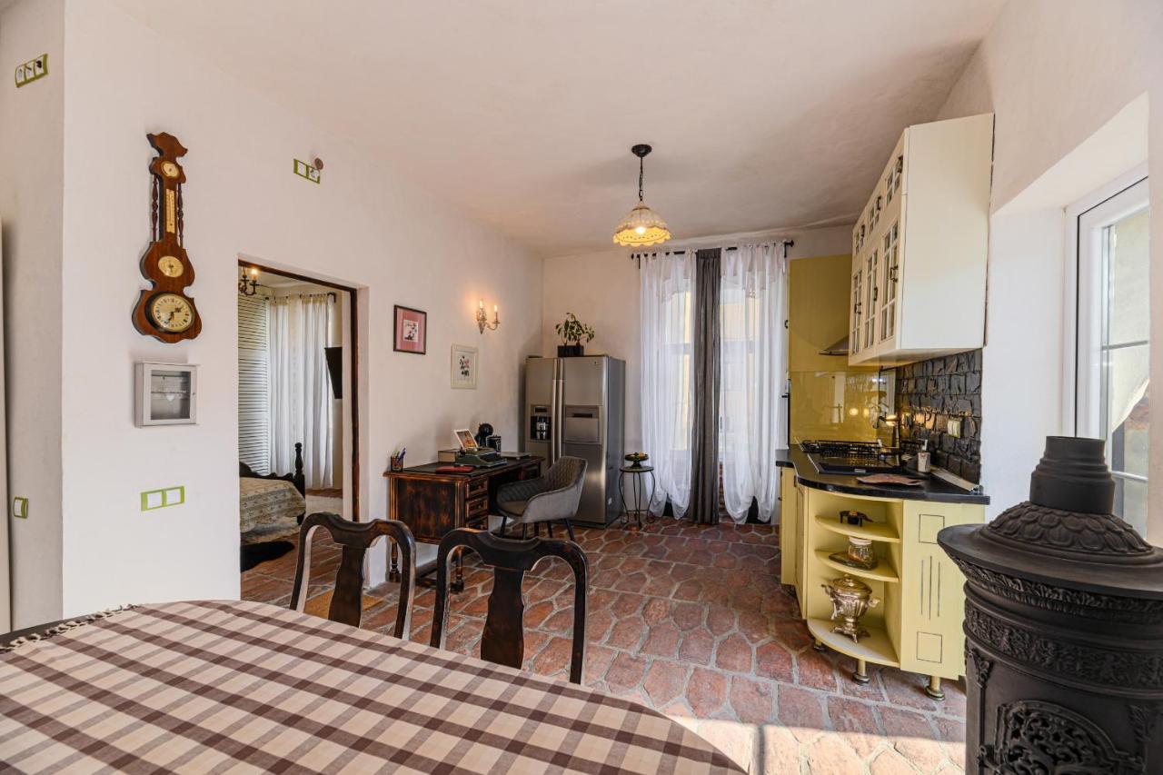 Koa - Goli 2Bdr W Terrace Lägenhet Braşov Exteriör bild